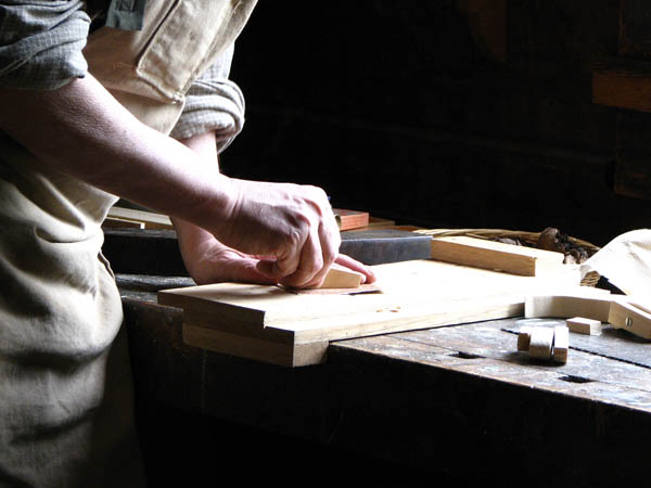Nuestro equipo de profesionales cuenta  con muchos años de contrastada <strong>experiencia</strong> en el sector de la <strong>carpintería de madera en Sant Esteve de Palautordera</strong>.