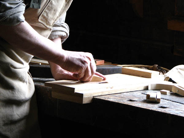 Nuestro equipo de profesionales cuenta  con muchos aÃ±os de contrastada <strong>experiencia</strong> en el sector de la <strong>carpinterÃ­a de madera en Sant Esteve de Palautordera</strong>.